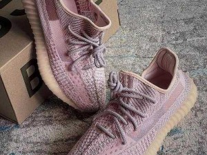 yeezy380 蜜桃粉满天星，采用 Primeknit 技术打造鞋面，透气舒适且贴合脚型